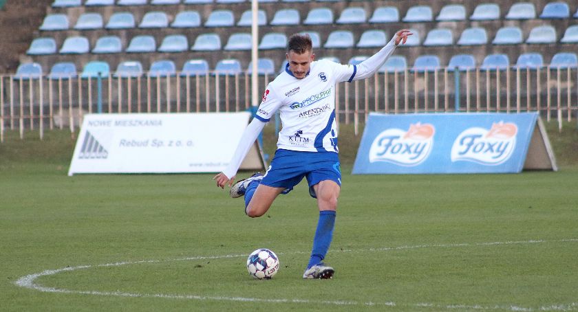 Żużel wreszcie z kibicami. Sporo walki na arenach