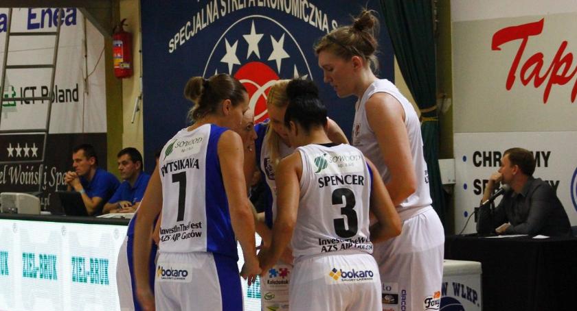 Piorunujące trzy minuty czwartej kwarty zdecydowały