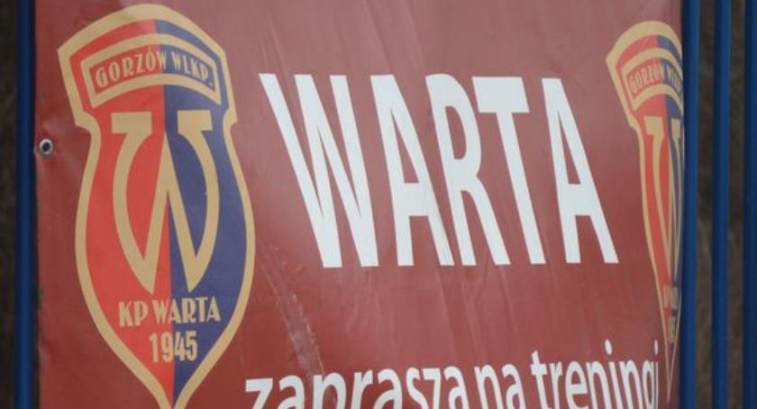 Derby dla Warty po kontrowersyjnym karnym