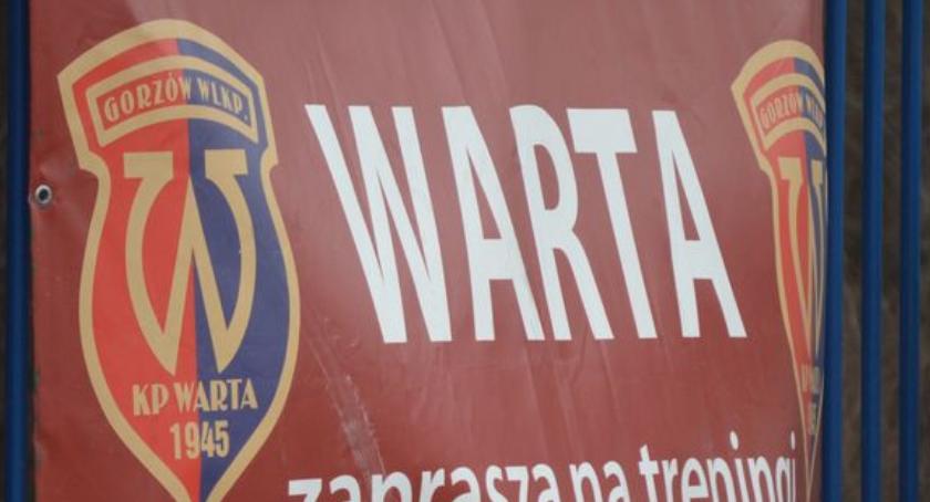 Piłkarze się rozkręcają. Futboliści chcą zakończyć z przytupem