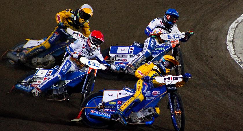 Szczypiorniści już o stawkę, koszykarki sparingowo. Stal jedzie o finał