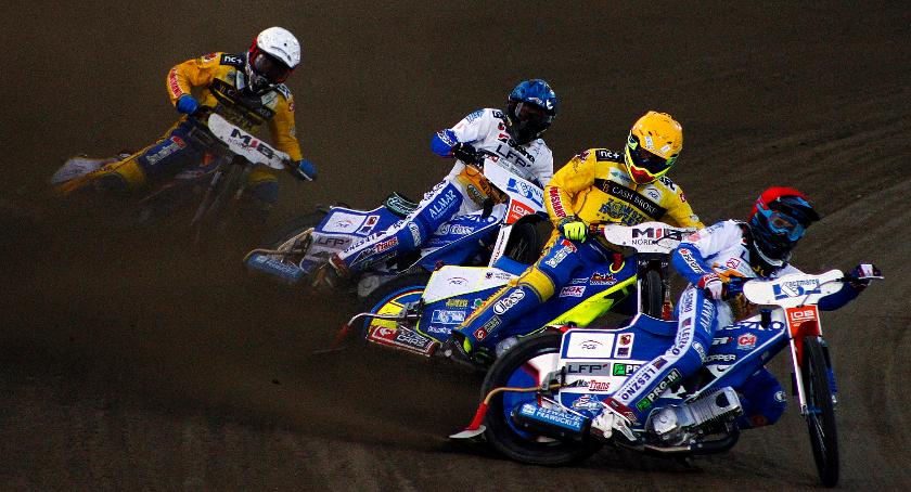 Kolejne sparingi i mecze ligowe: o punkty, życie i medale