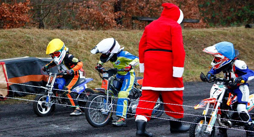 Spore, mikołajkowe emocje w Stanowicach. Triumfy zawodników GUKS-u Wawrów