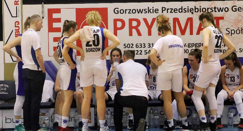 Tylko trzy punkty zabrałky AZS-owi III. Zwycięstwo drugiej drużyny