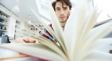Które kierunki studiów są najbardziej opłacalne? Poznaj najlepiej płatne zawody     